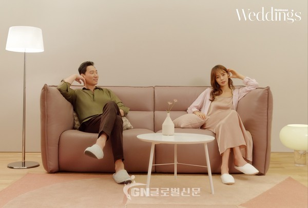 알로소가 안현모·라이머 부부와 함께한 소파 사티 화보를 공개했다