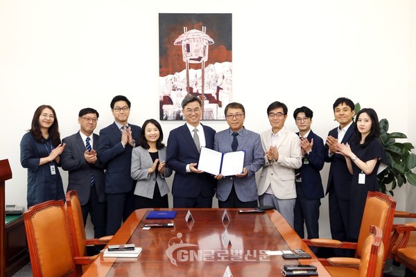 국회사무처 기획조정실 정보통신산업진흥원 ICT생태계본부 MOU체결