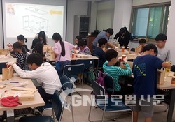 보라매인터넷중독예방상담센터, 목공을 이용하여 스마트폰 쉼터 만들기를 통해 가족들과 스마트폰 사용시간을 조절하도록 돕는다