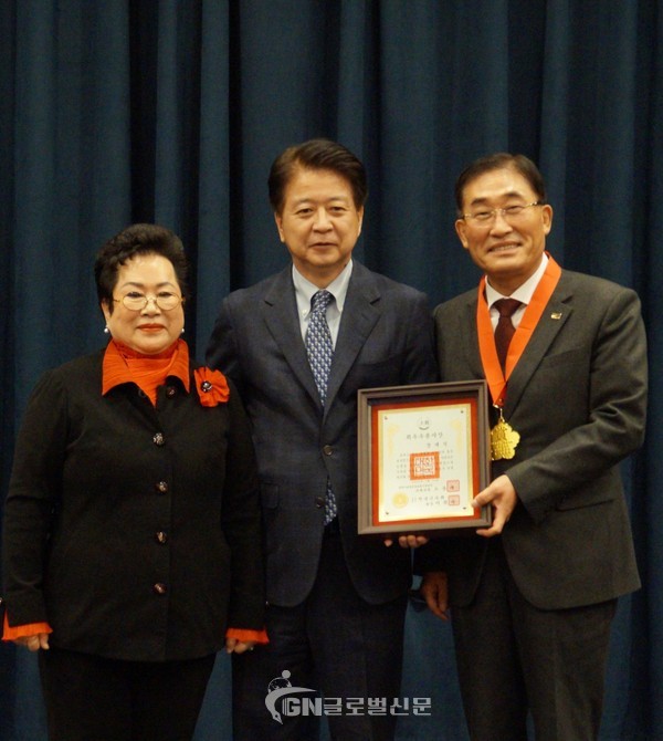 (사)한국근우회 이희자 회장, 더불어민주당 노웅래국회의원, IB엔지니어링 회장 겸 국제휴먼올림픽 대회조직위원회 장대식 위원장