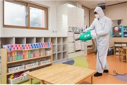 6일 광진구 소재 어린이집에서 전문업체가 방역소독을 실시하고 있다.