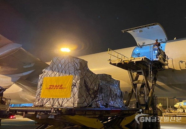 DHL글로벌포워딩코리아가 약 130만개 이상의 코로나19 진단키트를 항공 수송했다