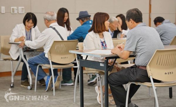 서울 금천구.지난해 6월 대강당에서 열린 구민 무료 검진, 건강 상담 진행 모습