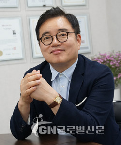 심버스 와이즈엠글로벌 대표 최수혁 박사