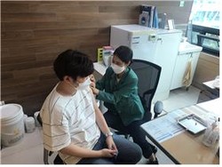 은평구 보건소에서의 구민 예방접종 모습.