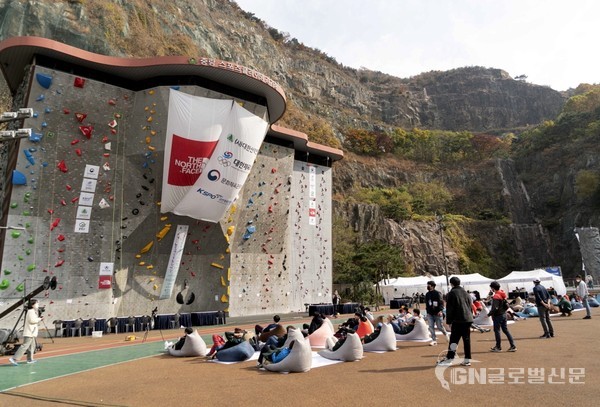 2020 청소년스포츠 한마당 대회, 제29회 회장배 전국 스포츠클라이밍대회 현장 사진. (제공 = 대한산악연맹)