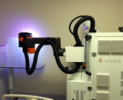 유버의 자외선 살균 로봇이 코로나19 확진자 중환자실에서 살균 작업을 진행하고 있다