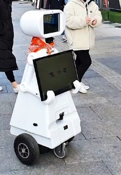 서비스로봇 전문기업 '로보쓰리'가 서울대 AI연구원과 손잡고 과학기술정보통신부와 한국지능정보사회진흥원이 주관하는 'AI 데이터 구축 사업'에 참여한다.