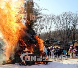 한국민속촌의 달집태우기