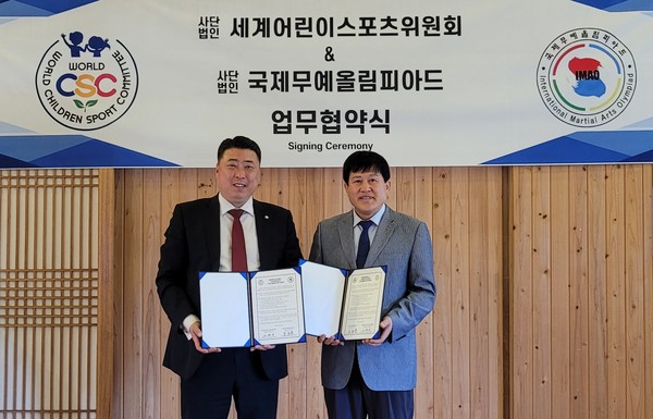 (좌) 세계어린이스포츠위원회 서현석 위원장, (우) 국제무예올림피아드 오노균 회장