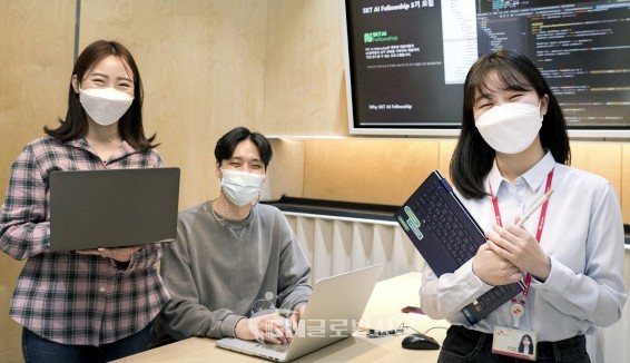 SK텔레콤은 대학생 AI 인재들의 성장을 후원하는 ‘SKT AI 펠로우십’ 3기에 참가할 개발자들을 모집한다