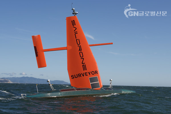 무인 자율 이동체인 세일드론 서베이어(Saildrone Surveyor)가 샌프란시스코에서 호놀룰루까지의 역사적인 첫 횡단을 마치고 하와이에 도착할 예정이다.