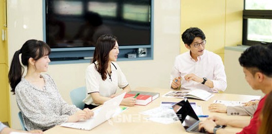 고려사이버대가 풍부한 학습지원 프로그램을 제공한다