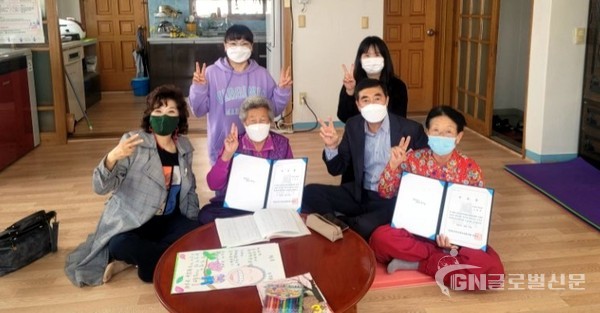 일죽면지역사회보장협의체는 찾아가는 어르신 한글교실 수료식을 가졌다.