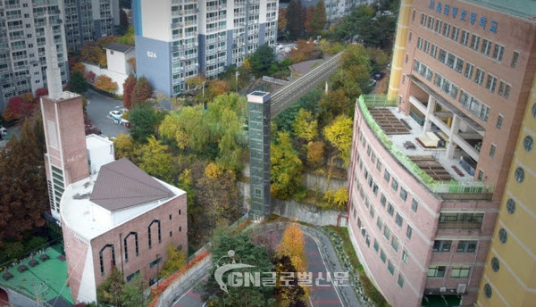 금동초교와 벽산아파트 간 설치될 이동편의시설 조감도. 금천구청 제공