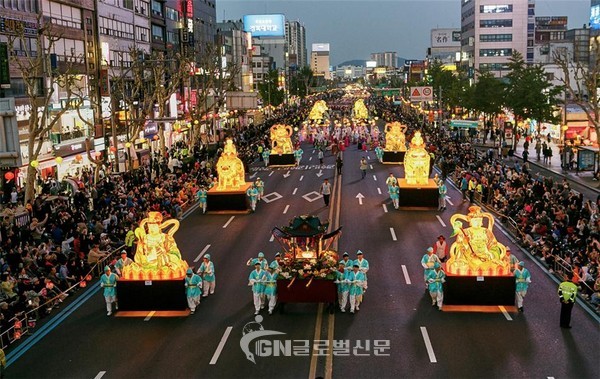 연등행렬 사진