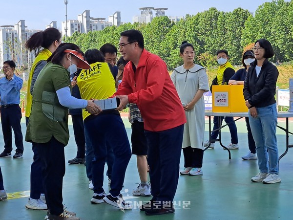 코스 완주자에게는 경품시상