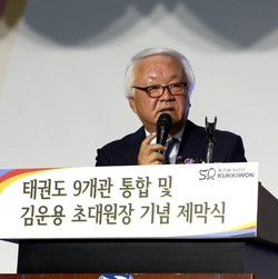 김세혁 대한태권도협회 부회장이 양진방 회장을 대신해 축사를 하고 있다.