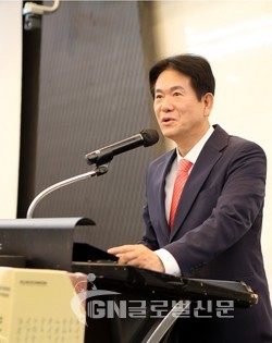 이동섭 국기원장이 기념사를 하고 있다.