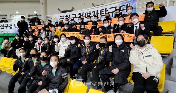 ‘2022 두나무한국프로탁구 리그에서 금천구 관내주민들의 응원모습