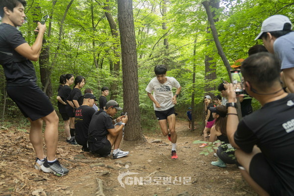 힘차게 뛰어올라 트레일러닝 교육프로그램 참고사진. (제공= 대한산악연맹)