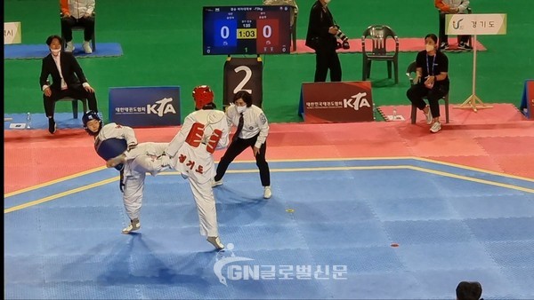 여자 대학부 -73kg 겨루기 경기