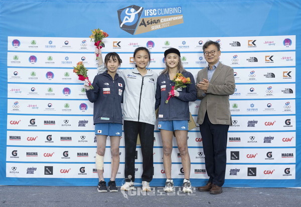 2022 IFSC 서울 스포츠클라이밍 아시아선수권대회 시상식 장면. 왼쪽에서 두번째가 서채현 선수. (제공= 대한산악연맹)