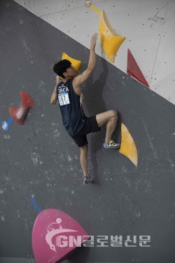 2022 IFSC 서울 스포츠클라이밍 아시아선수권대회 동메달을 획득한 이도현 선수 경기 장면.