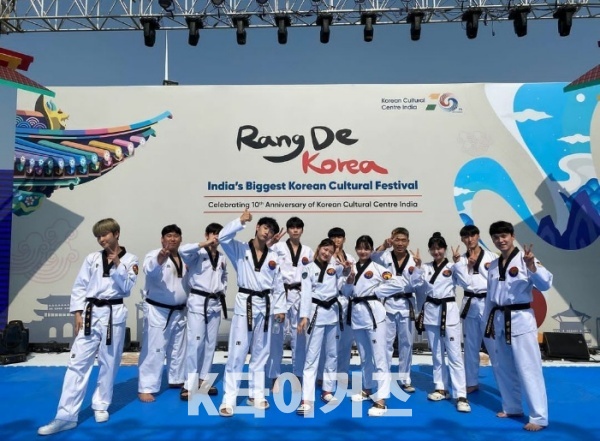 뉴델리 한국문화축제에서 K타이거즈 시범팀 공연