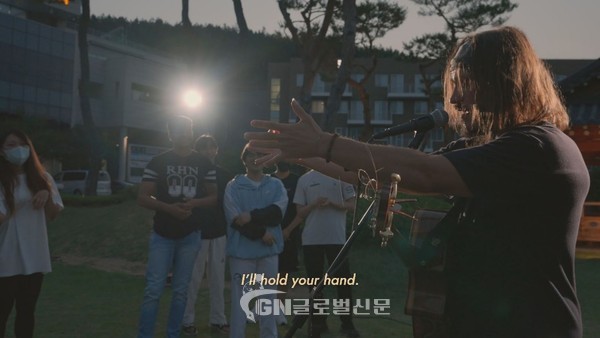 ‘Beautiful Experience Taekwondowon 중 안코드가 태권도원에서 버스킹 공연 장면’