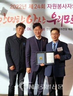 왼쪽부터 수도권광역본부 안산승무사업소 곽상묵 팀장, 이민근 안산시장, 임상규 안산역장