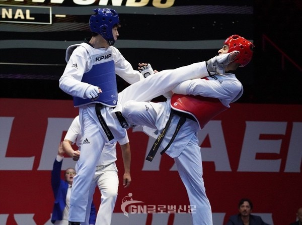 남자-58kg 결승에 진출한 장준(왼쪽)