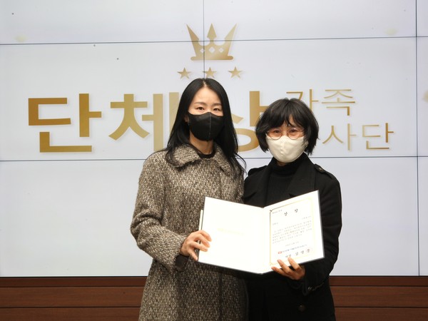 학생부문 교육감상을 수상한 외솔초등학교 황소빈 학생이 수상 소감을 발표하고 있다