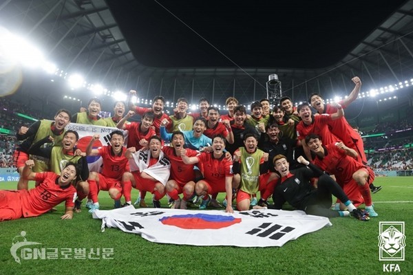 정몽규 대한축구협회장이 축구 대표팀을 위해 거액의 포상금을 기부한다.