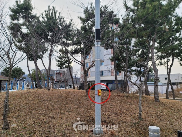 영광군 한 공원에 설치된 안심비상벨 설치모습