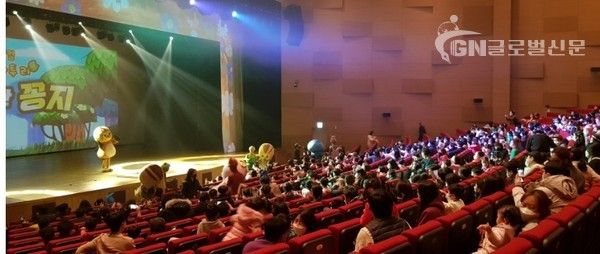인천광역시(시장 유정복)는 지난 27일 아이와 부모가 모두 행복한 친출산 환경 조성을 위해 ‘2022 아이사랑 한마당’행사를 성황리에 마쳤다고 밝혔다.
