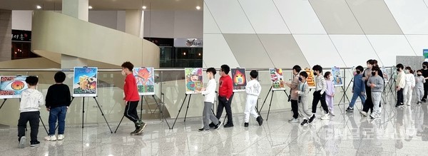 일산 킨텍스 키즈월드서 어린이 불조심 포스터 수상작 전시