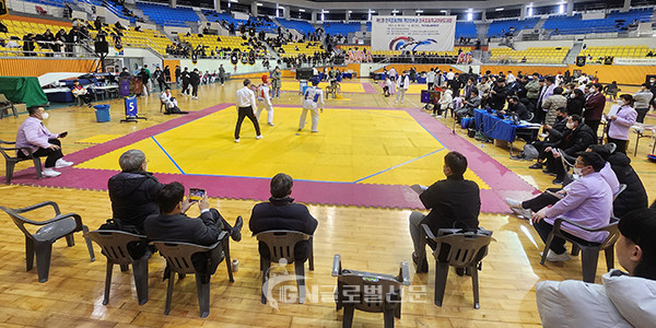 2023년 2월 한국초등학교태권도연맹 개인선수권대회에서 대한태권도협회 공인위원회가 심판, 기록, 경기 관련 임원들을 대상으로 태권소프트 전자호구의 테스트를 진행하고 있다.