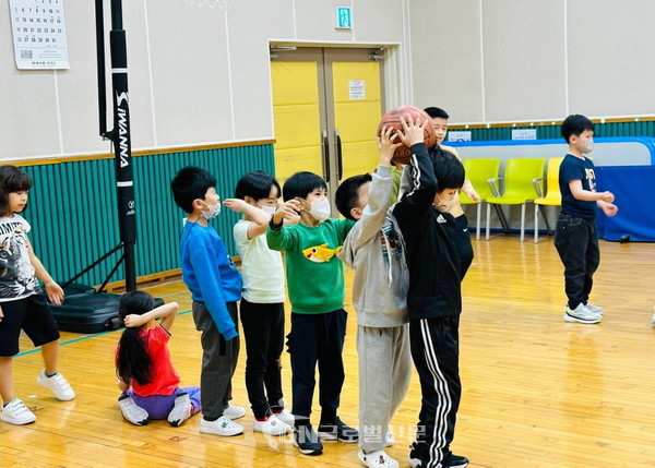 농구꿈나무를 위한 농구수업 장면. (제공= 한국농구발전연구소)