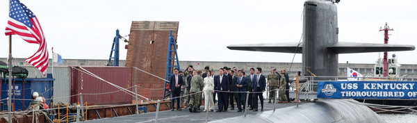 지난 19일 윤석열 대통령 부부 해군작전사령부에 방문하였다.