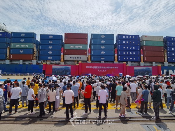 제19회 아시아 경기대회 송화 봉송 닝보 스테이션 행사의 종점인 닝보저우산항 매산항 컨테이너 부두