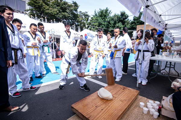 9월23일 국기원에서는 40여 개국 800여 명의 주한 외국인이 참석, 태권도경연과 한국 전통문화를 체험할 수 있는 2023 외국인 태권도경연 및 한국전통문화체험 행사가 성황리에 열렸다.