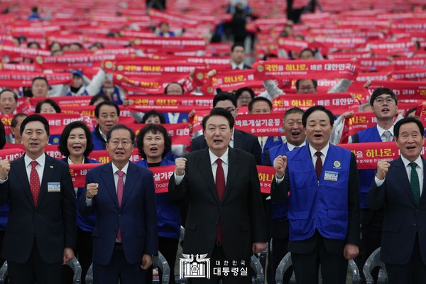 윤석열 대통령은 대구 북구 엑스코에서 열린 2023년 바르게살기운동 전국회원대회에 참석하였다.