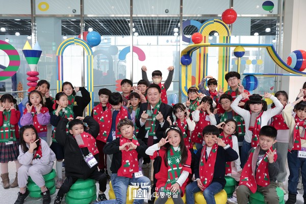윤석열 대통령은 국립어린이박물관 개관식에 참석하였습니다.