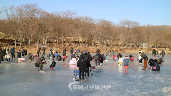 한국민속촌 지곡천에서 펼쳐지는 빙어사냥