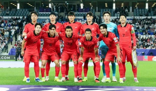 2023 AFC 아시안컵 8강 출전선수 : 조현우(GK) 설영우 김영권 김민재 김태환(후40 양현준) 황희찬(연후1 오현규) 박용우(연후1 박진섭) 황인범(후32 홍현석) 이강인(연후15+1 정승현) 조규성(후24 이재성) 손흥민 [글 = 오명철/사진 = 대한축구협회]