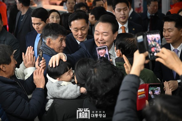 26일 윤석열 대통령은 충남 서북부 지역을 대표하는 서산 동부 전통시장을 방문했다.