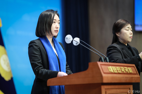 28일 오후 국회에서 22대 총선 울산 남구갑 출마을 선언하는 전은수 변호사