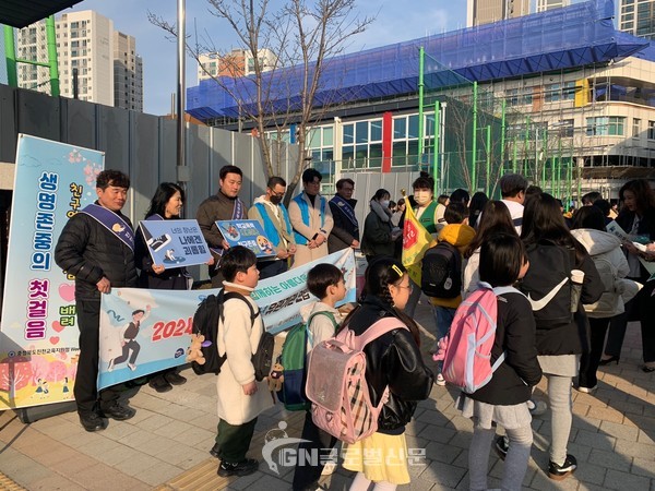 청소년 관계기관 연합 현장 봉사 캠페인(상신초등학교)