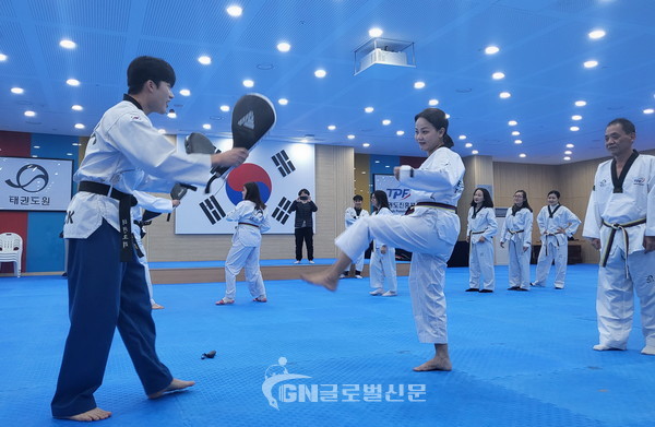 베트남 여행사 대표 태권도원 팸투어(태권도 체험, 기념촬영)